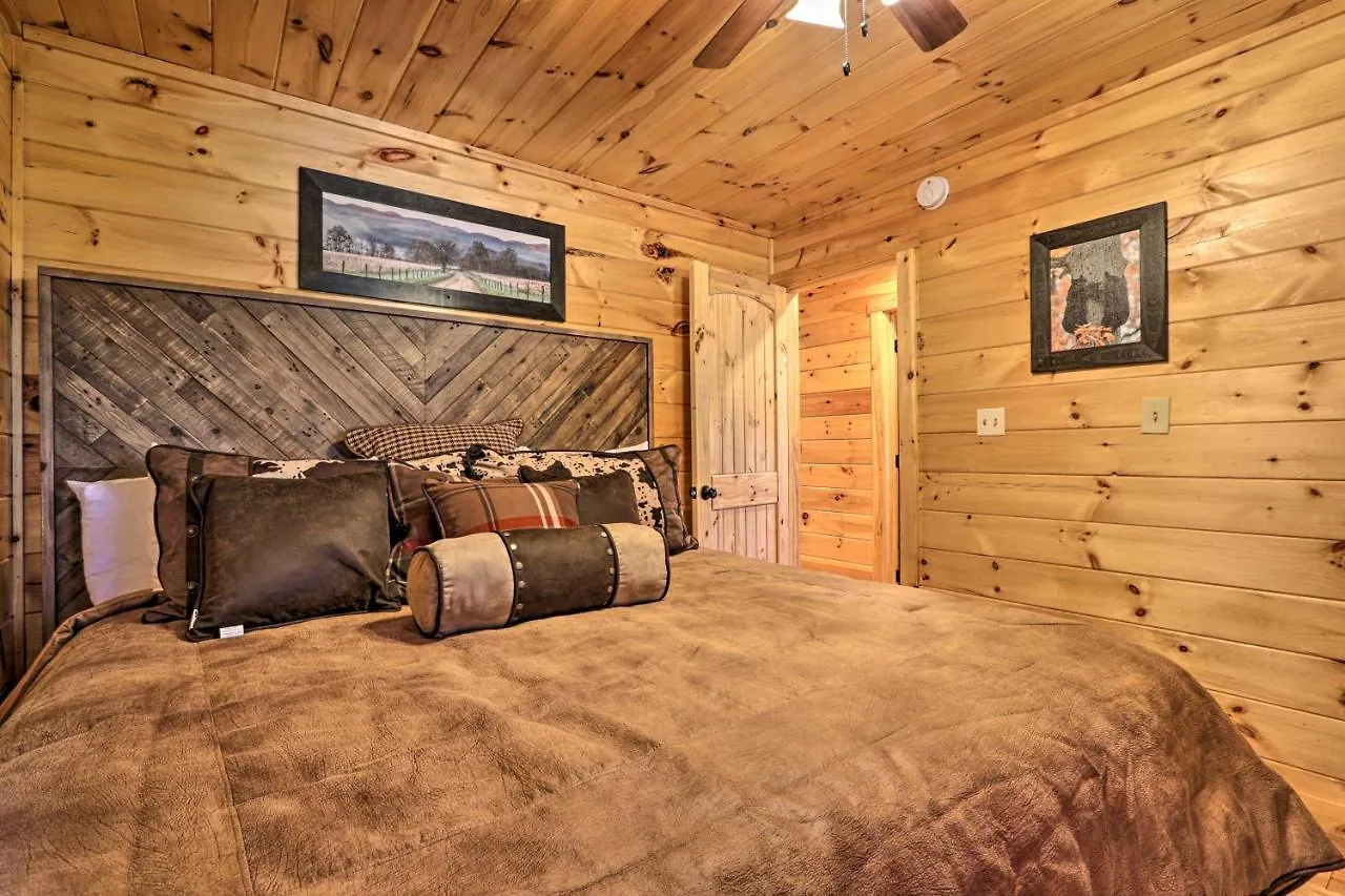 Luxe With Hot Tub, Theater, Pool Table, Arcade