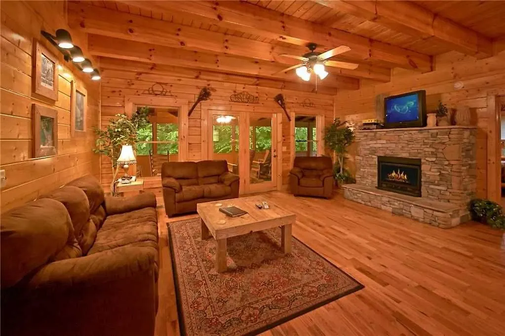 Rushing Water - Beautiful Back Yard Along Caney Creek - Hot Tub Game
