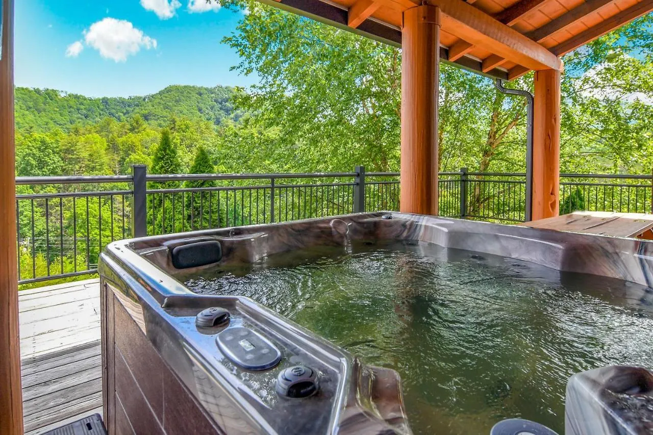 Moose Hollow * Pigeon Forge