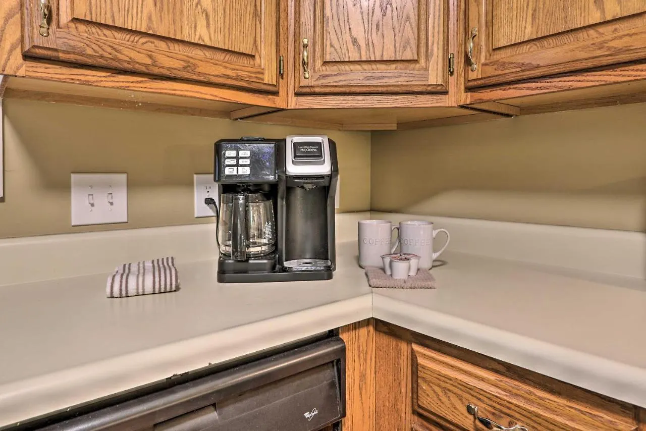 Apartment With Balcony 5 Mi To Attractions *
