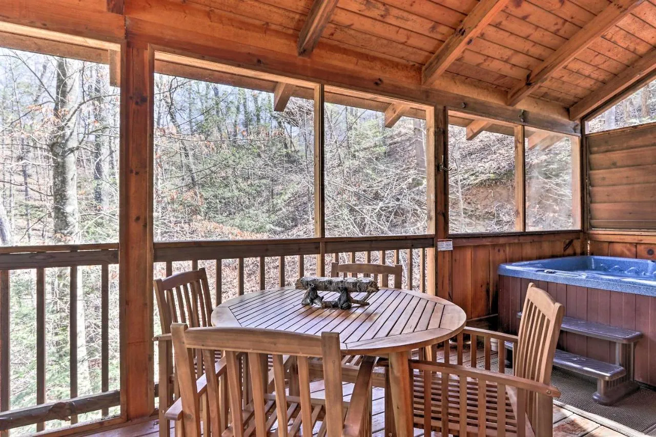 Cozy Cabin With Hot Tub In The Heart Of Pigeon Forge