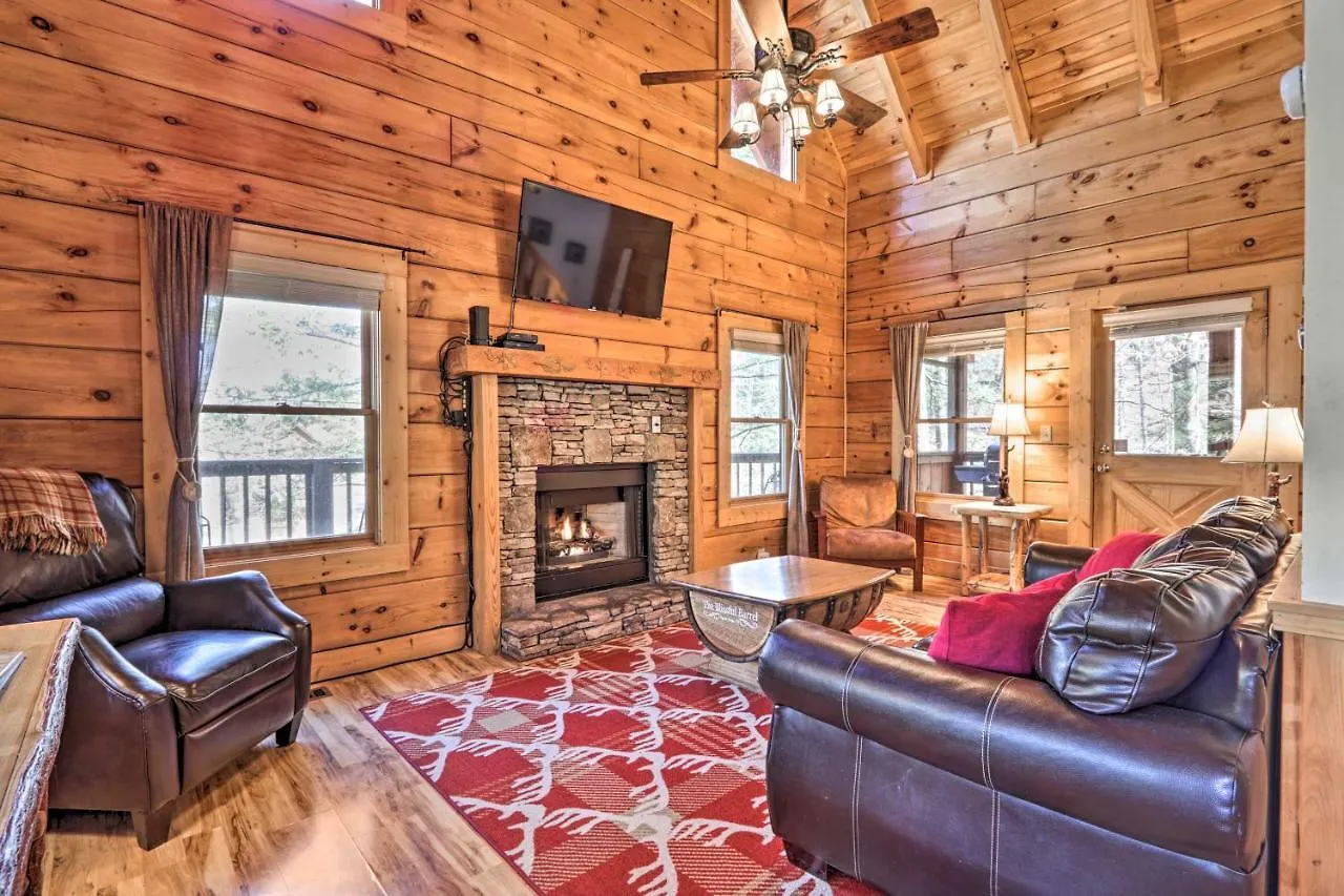 Cozy Cabin With Hot Tub In The Heart Of
