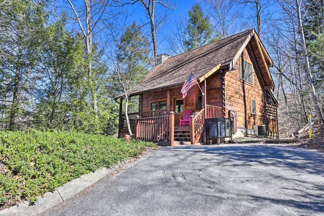 Cozy Cabin With Hot Tub In The Heart Of Holiday home *