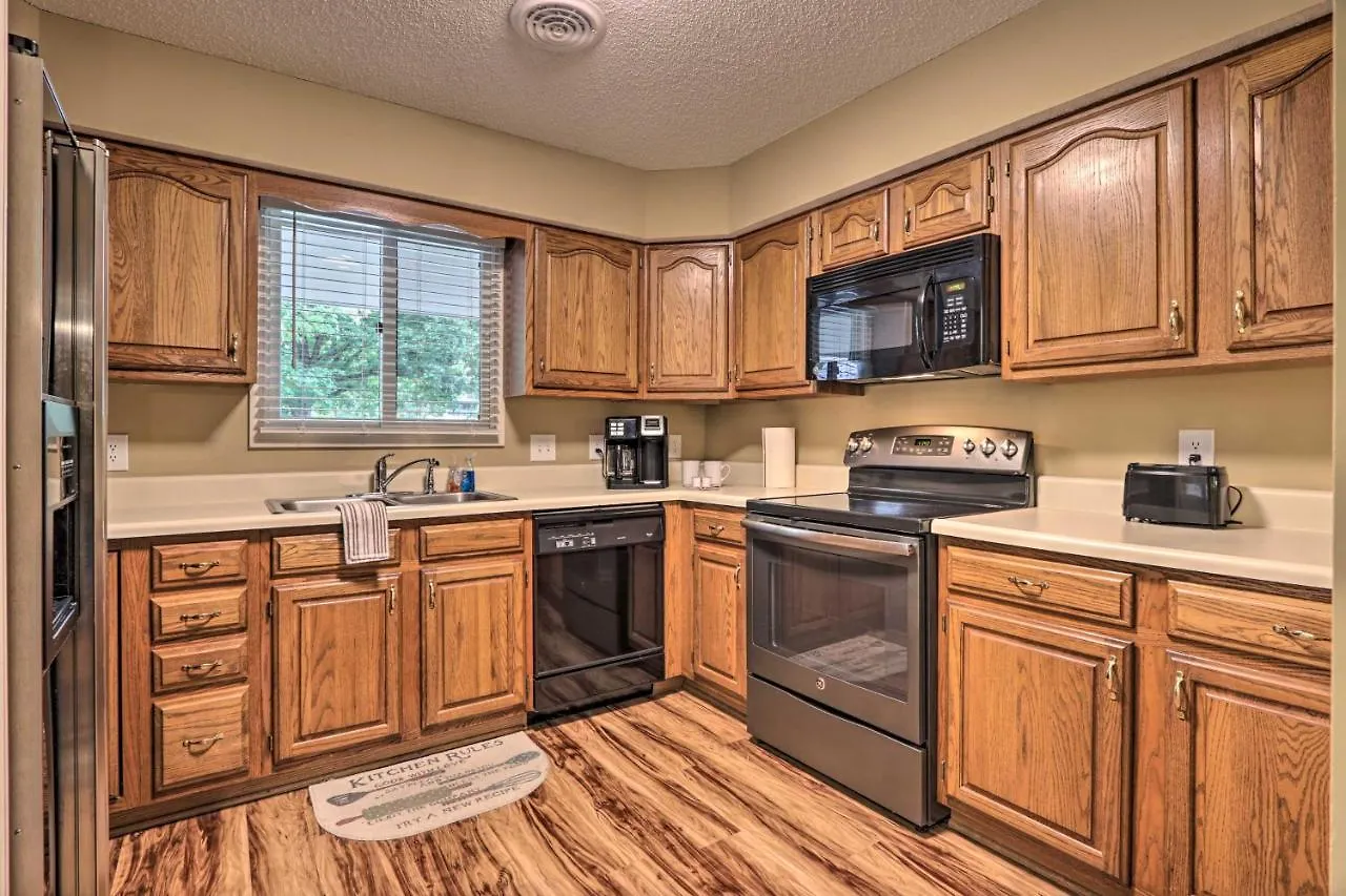 Apartment With Balcony 5 Mi To Attractions Pigeon Forge