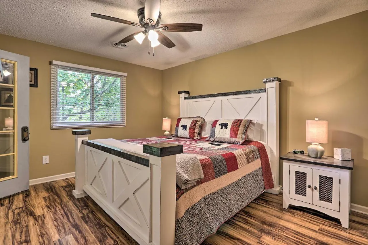 With Balcony 5 Mi To Attractions Apartment Pigeon Forge
