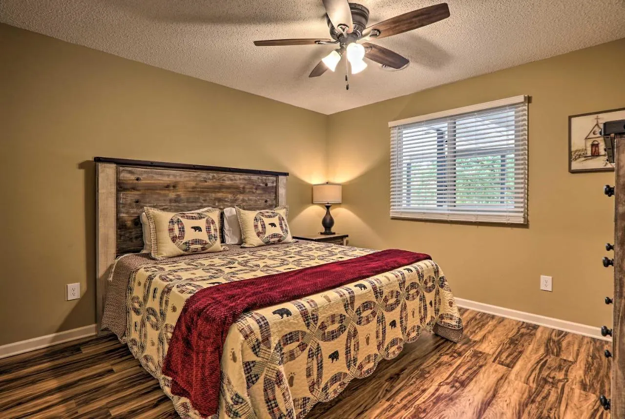 With Balcony 5 Mi To Attractions Apartment Pigeon Forge