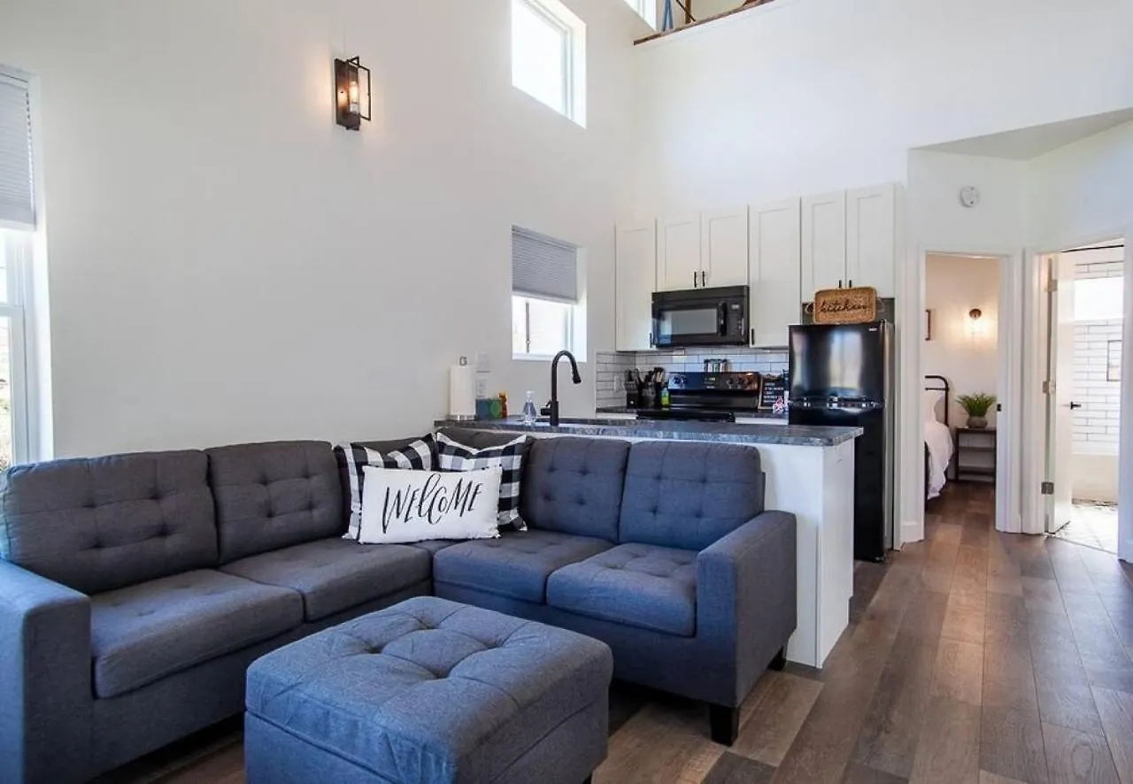 Charming Smoky Mountain Tiny House בית נופש *