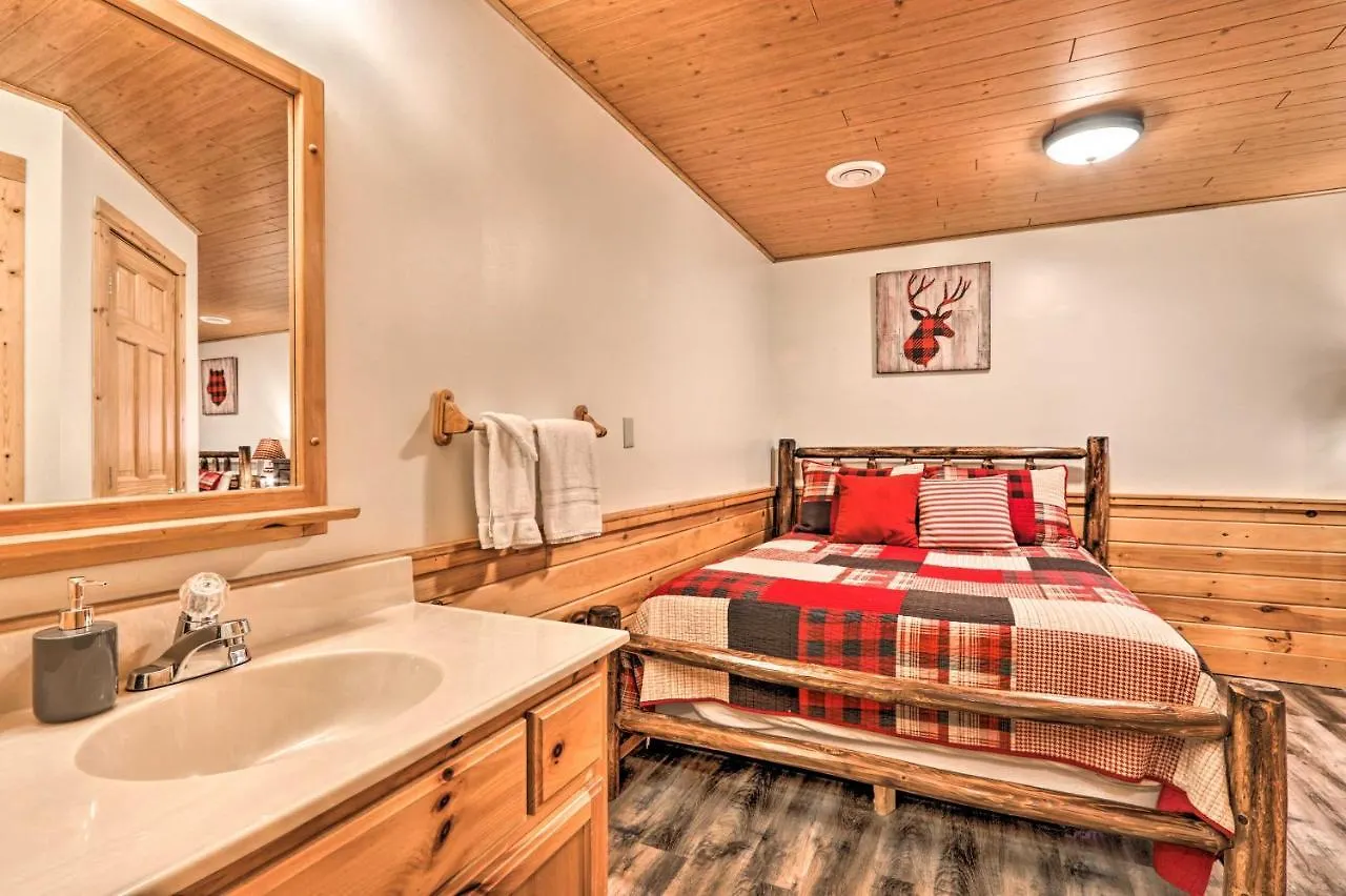 Cozy Cabin With Hot Tub In The Heart Of Holiday home *