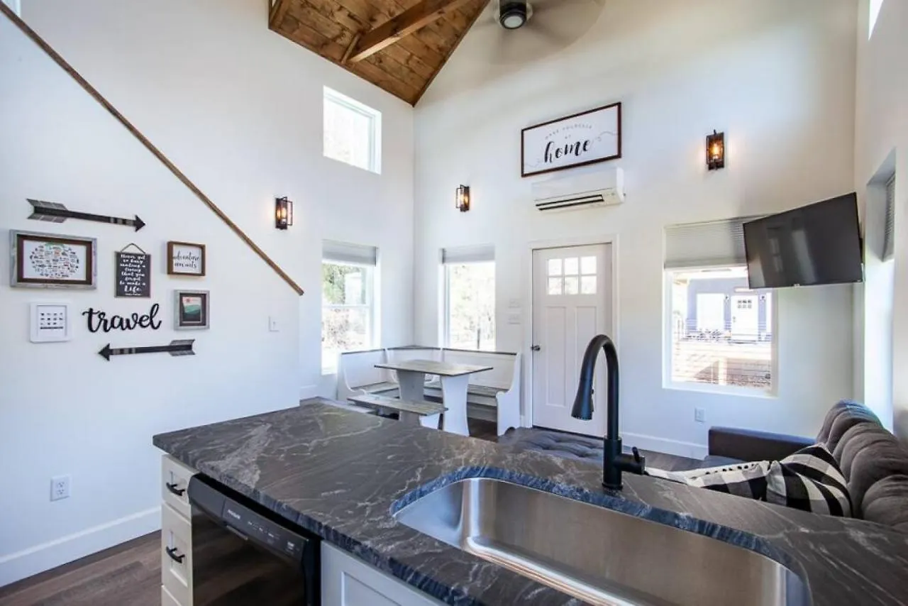 Charming Smoky Mountain Tiny House פיג'ן פורג'