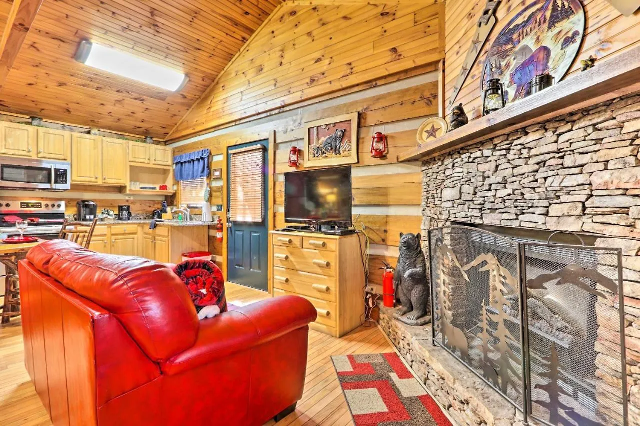 Cabin With Waterfall And Hot Tub, 1 Mi To Parkway! Διαμέρισμα