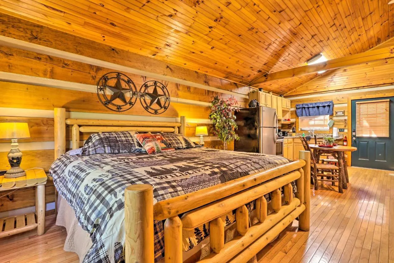 Διαμέρισμα Cabin With Waterfall And Hot Tub, 1 Mi To Parkway!