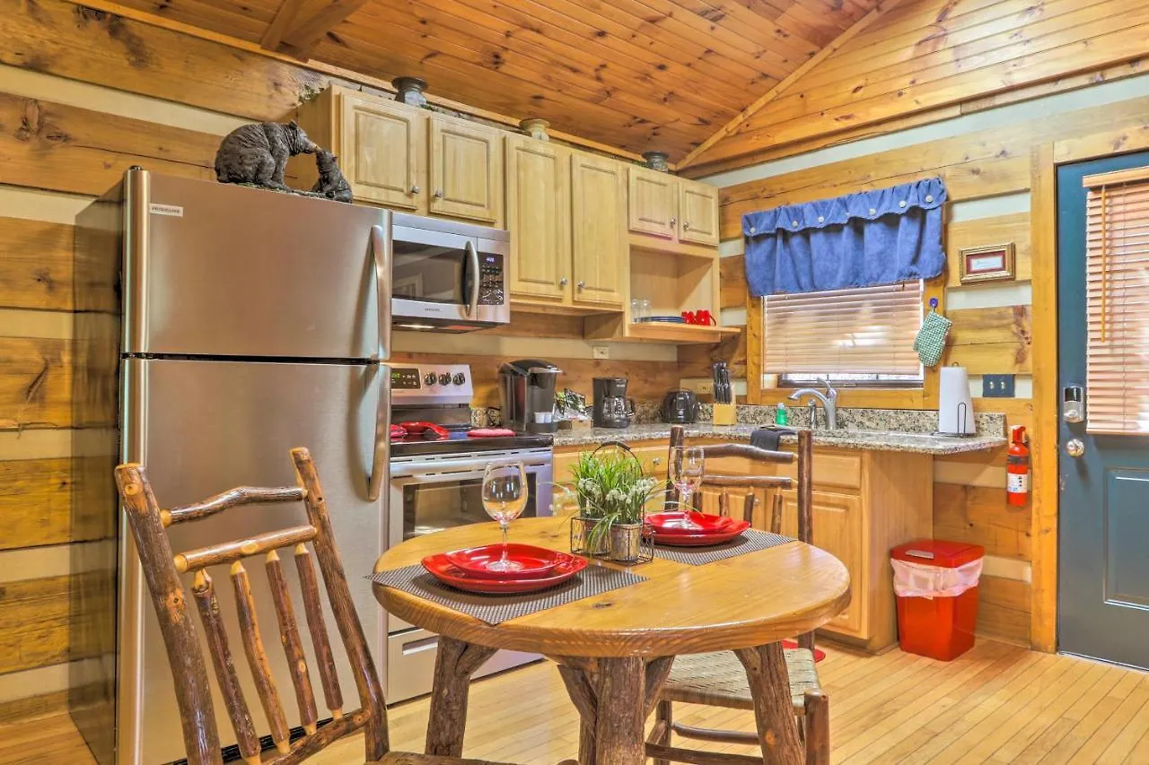 Cabin With Waterfall And Hot Tub, 1 Mi To Parkway! Διαμέρισμα