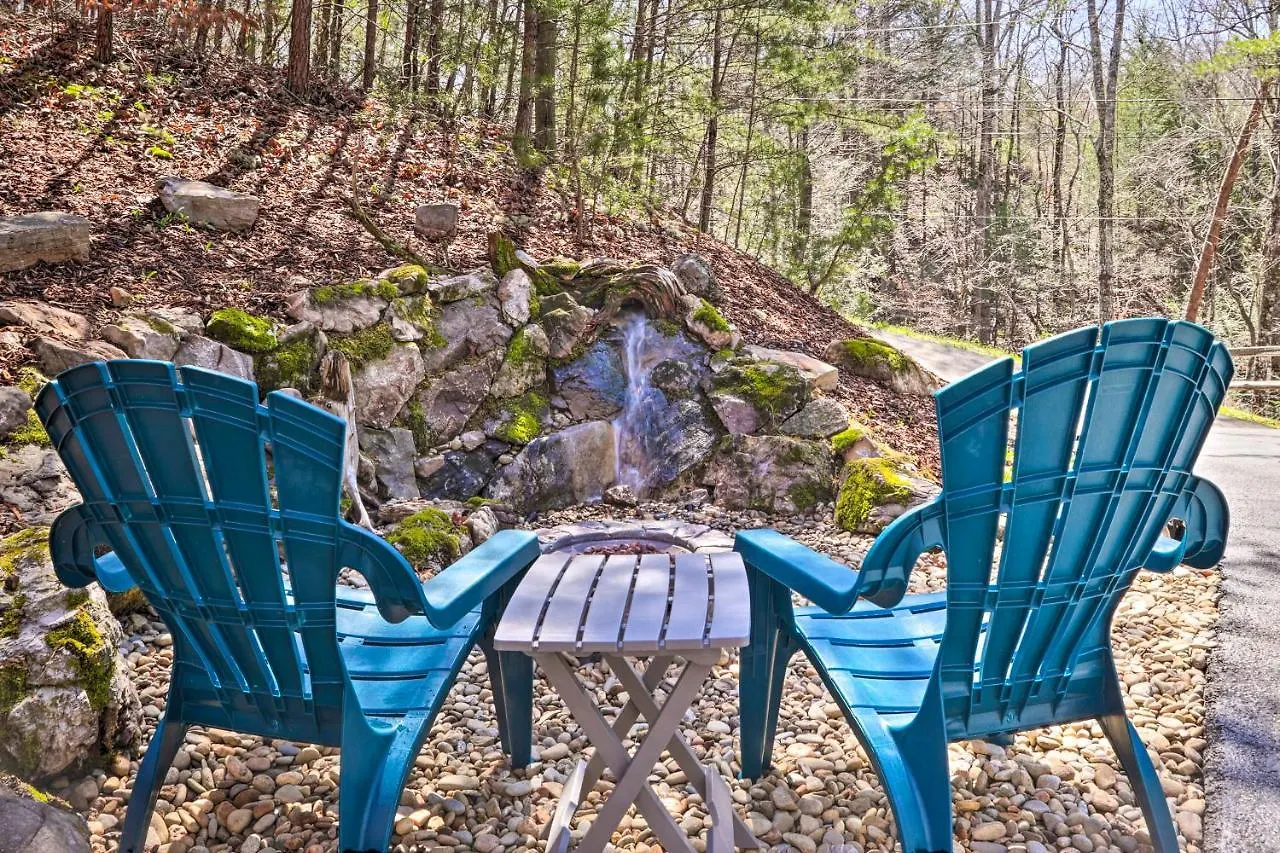 Διαμέρισμα Cabin With Waterfall And Hot Tub, 1 Mi To Parkway! Pigeon Forge