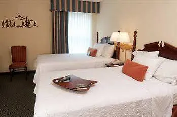 Hampton & On The Parkway Hotell 3*