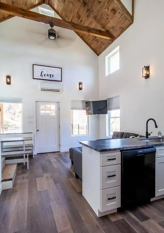 בית נופש Charming Smoky Mountain Tiny House