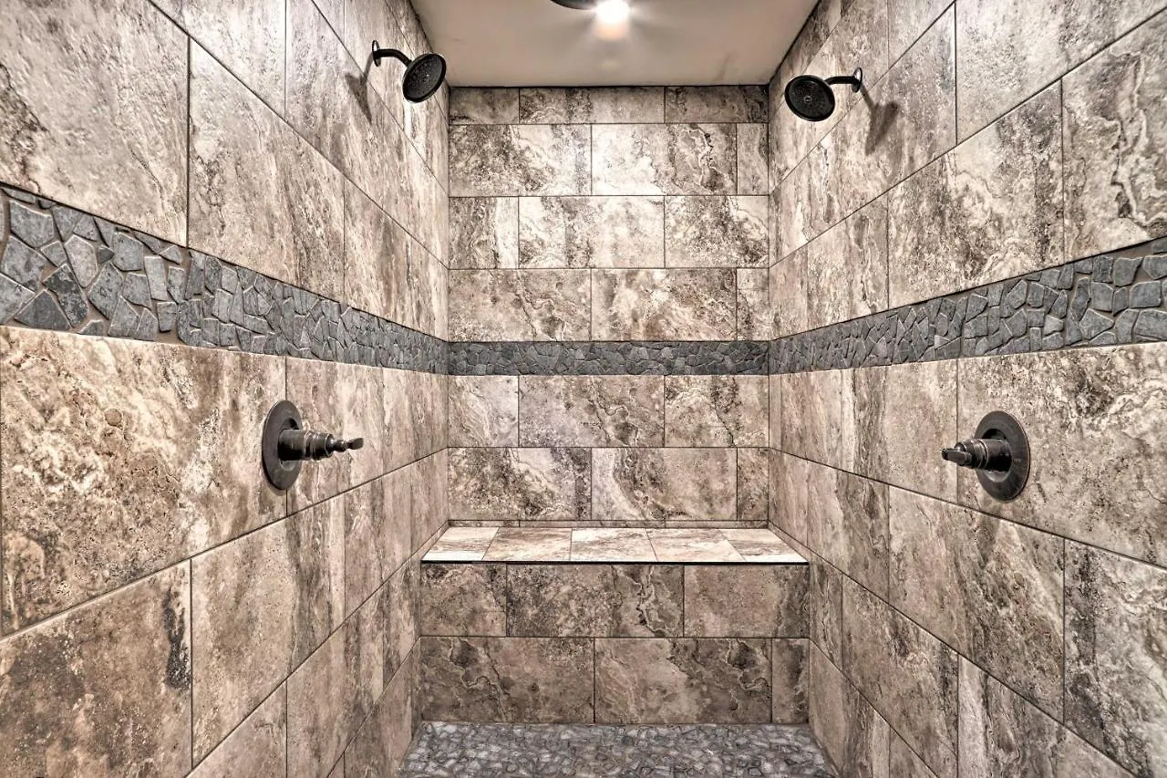 度假居 Luxe With Hot Tub, Theater, Pool Table, Arcade