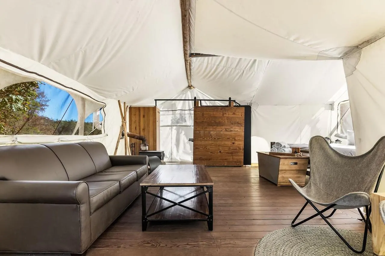 Роскошный шатер Under Canvas Great Smoky Mountains Пиджен-Фордж