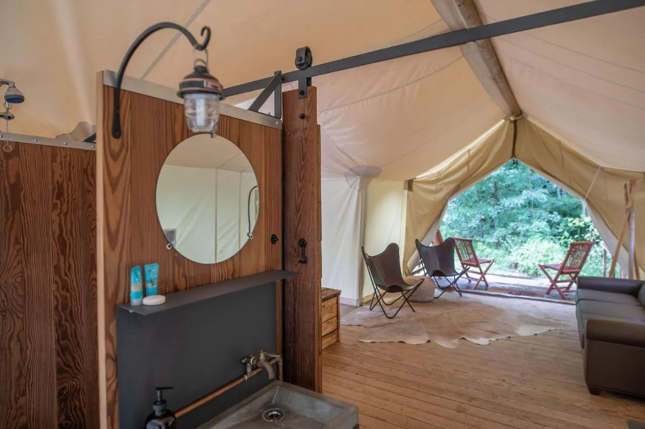 Роскошный шатер Under Canvas Great Smoky Mountains Пиджен-Фордж