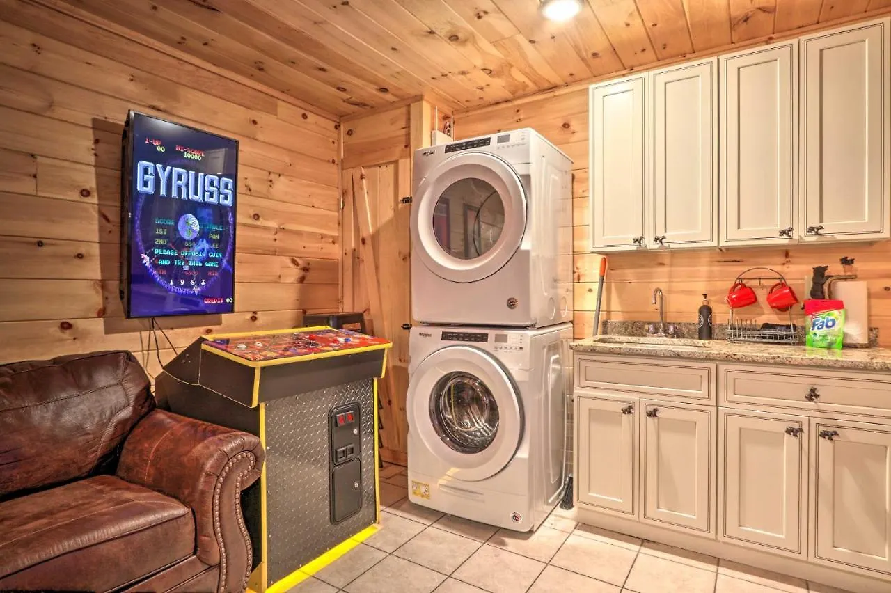 度假居 Luxe With Hot Tub, Theater, Pool Table, Arcade 鸽子谷
