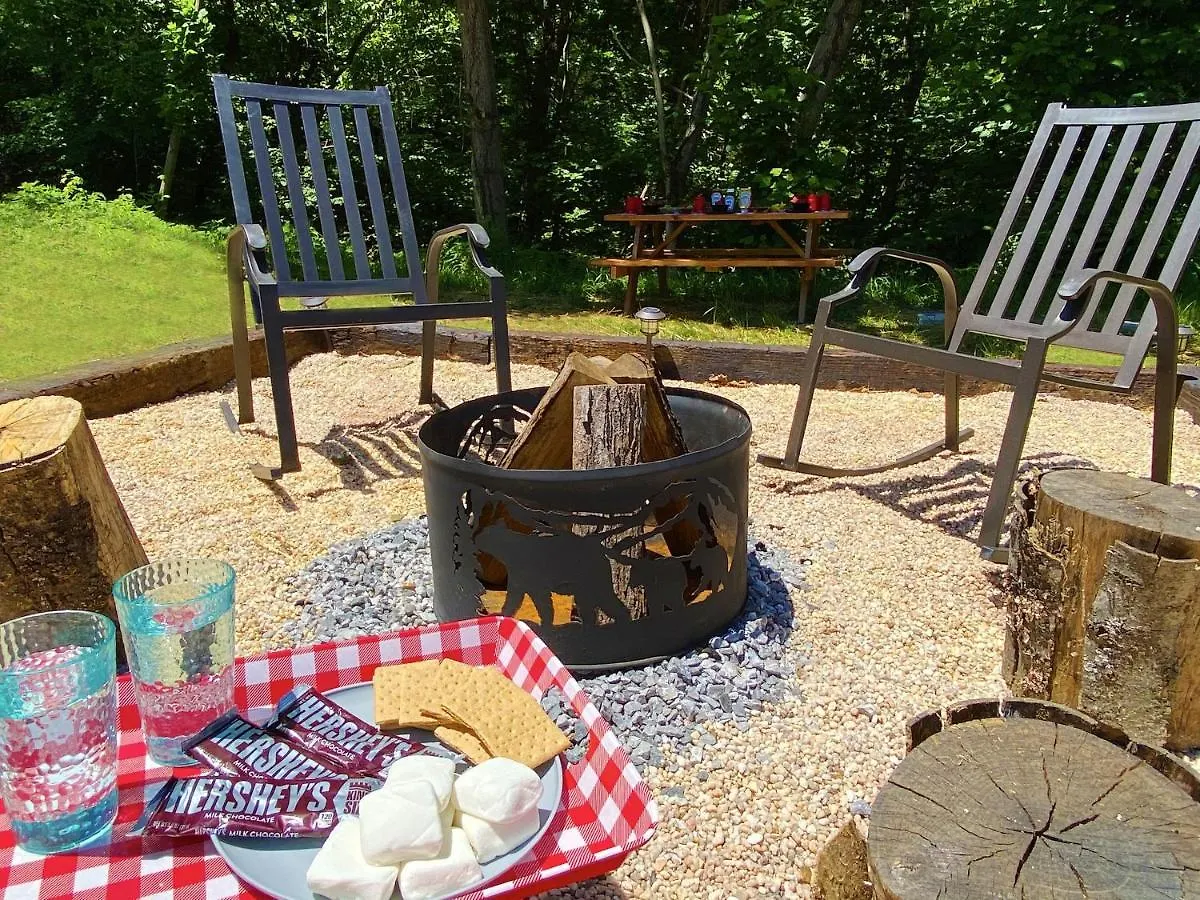 Cozy Bear Den * Pigeon Forge