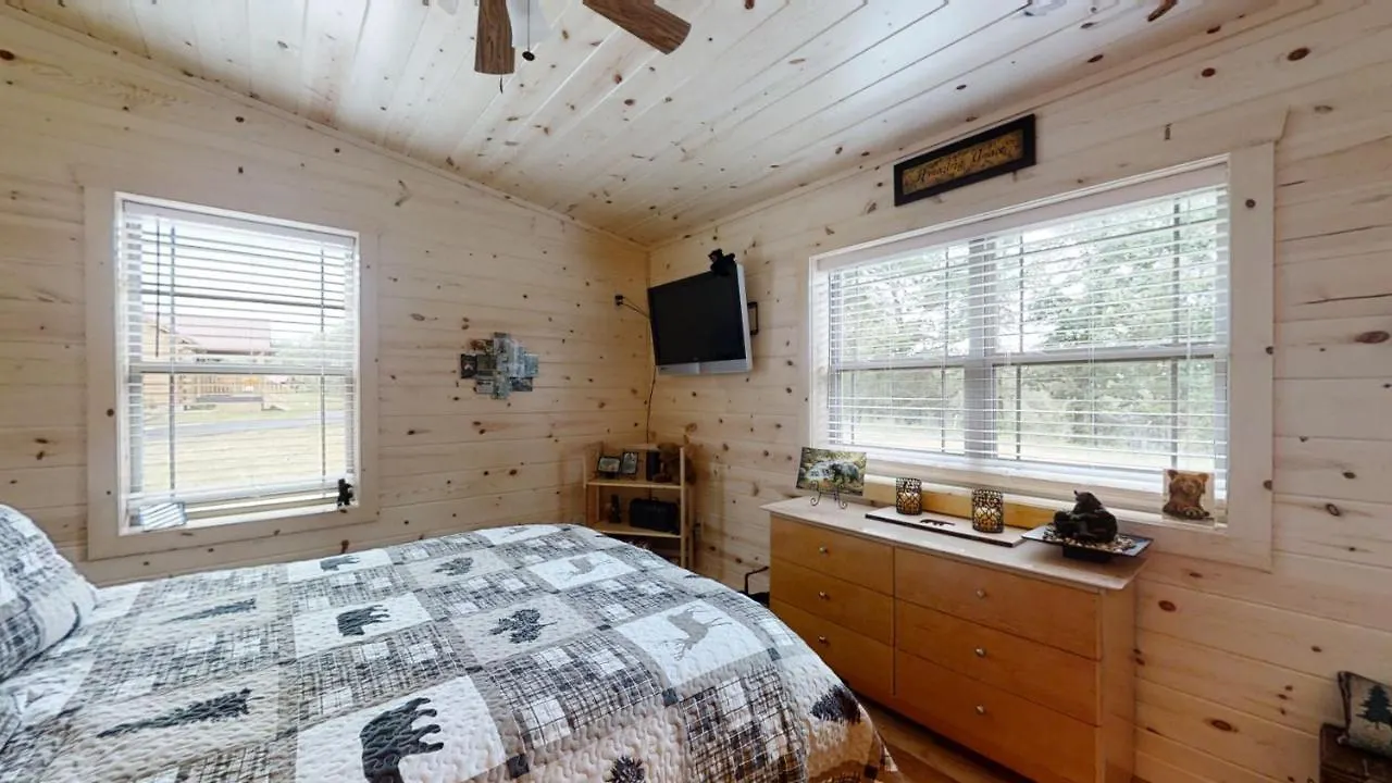 Cozy Bear Den Holiday home *