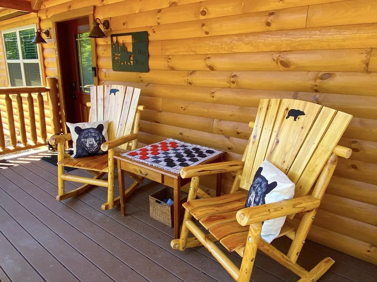 Cozy Bear Den * Pigeon Forge