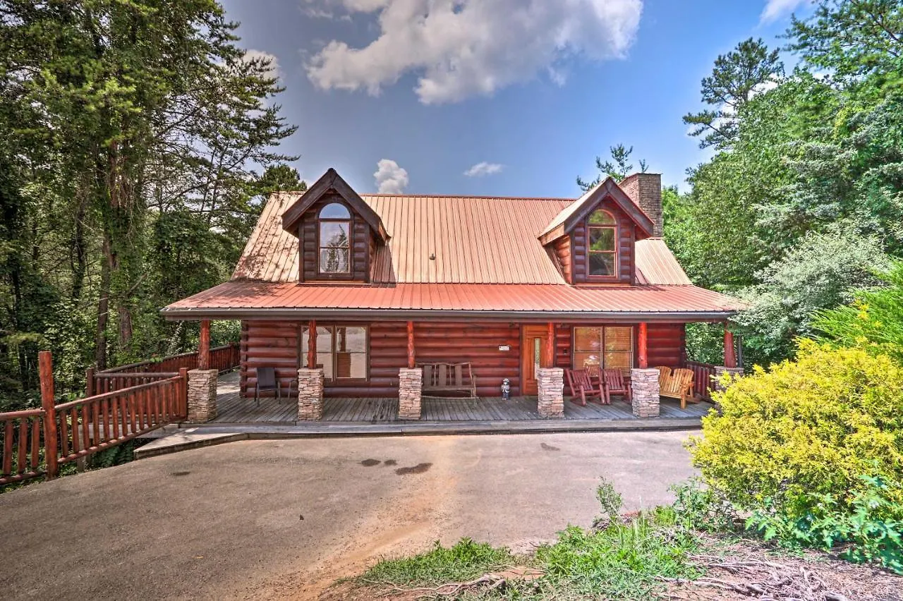 Prázdninový dům Getaway With Covered Patio And Hot Tub!