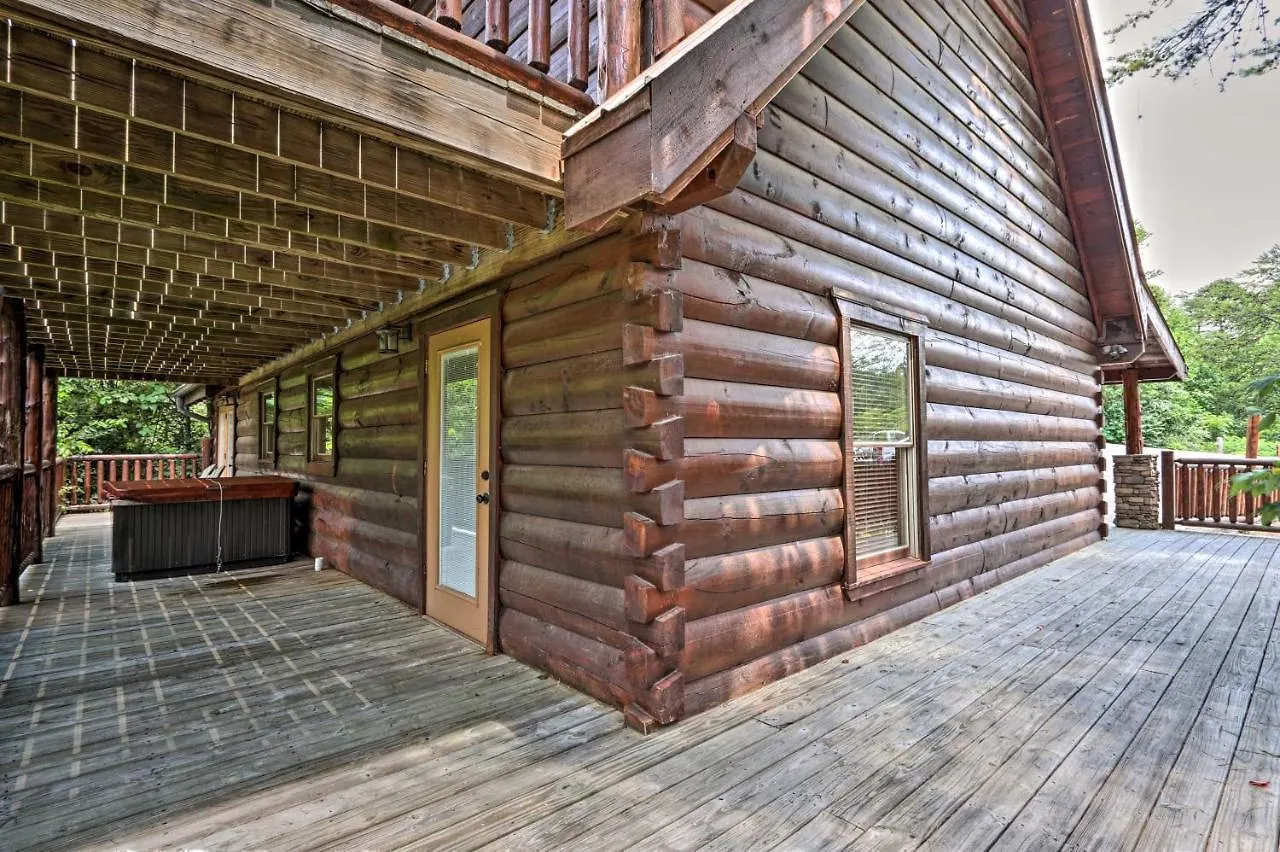 Prázdninový dům Getaway With Covered Patio And Hot Tub! Pigeon Forge