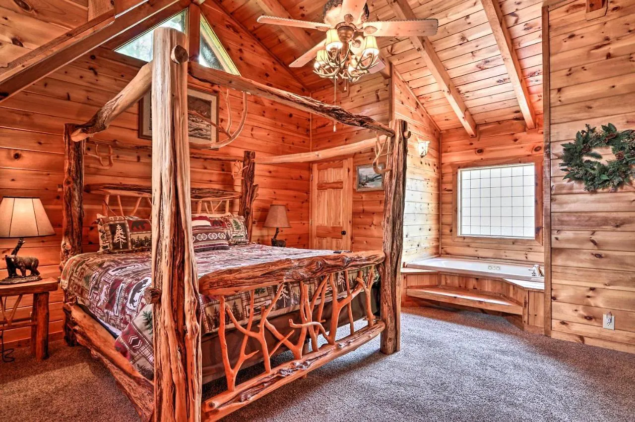 Prázdninový dům Getaway With Covered Patio And Hot Tub! Pigeon Forge