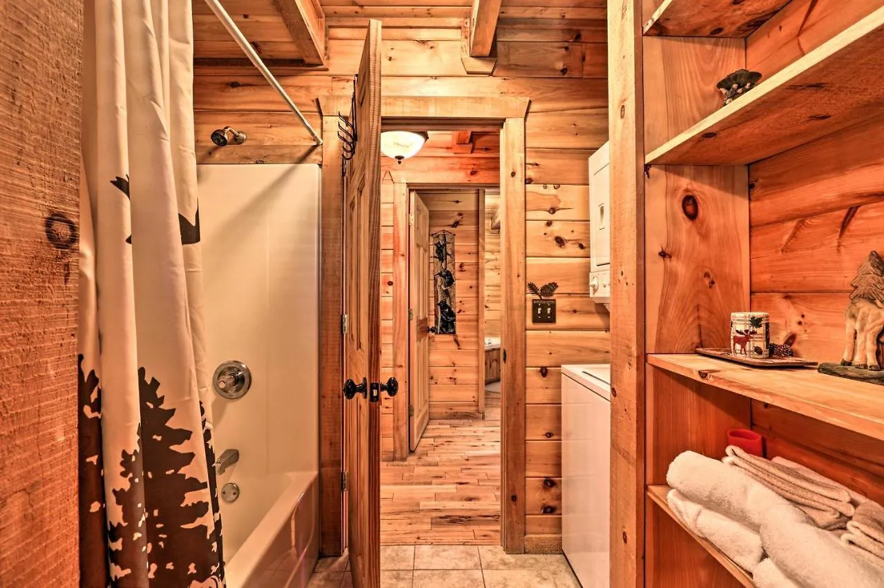Prázdninový dům Getaway With Covered Patio And Hot Tub! Pigeon Forge