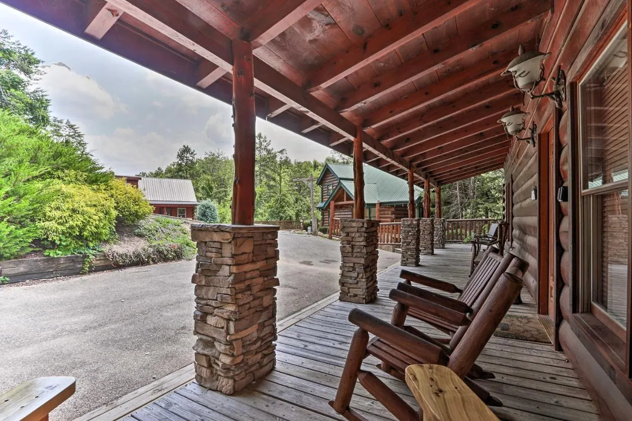 Getaway With Covered Patio And Hot Tub! Pigeon Forge