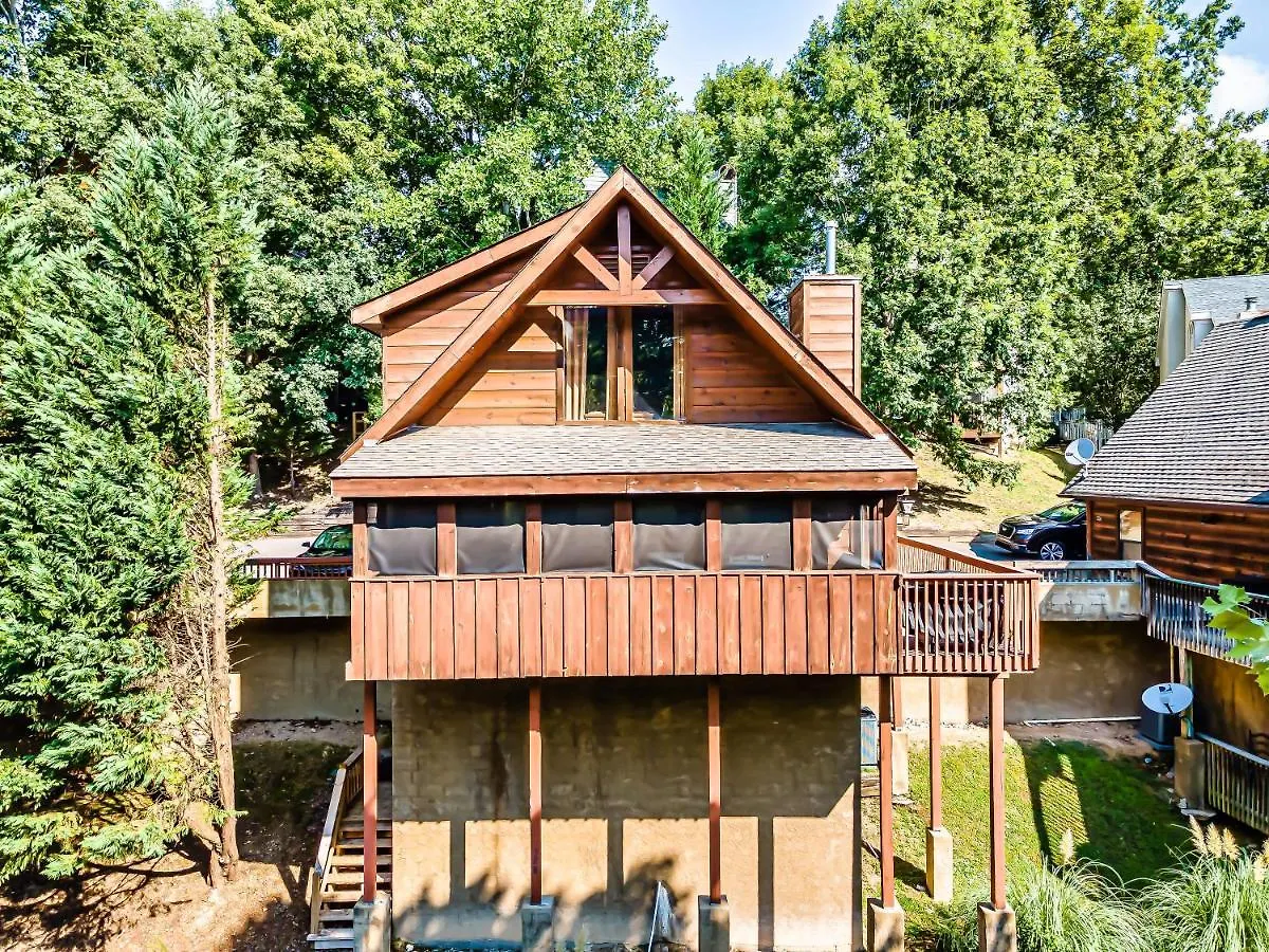 Goldilocks' Honey Pot Chalet