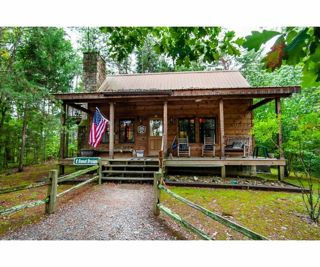 Sweet Dreams With Romantic, Hot Tub And Pool Table Holiday home Pigeon Forge