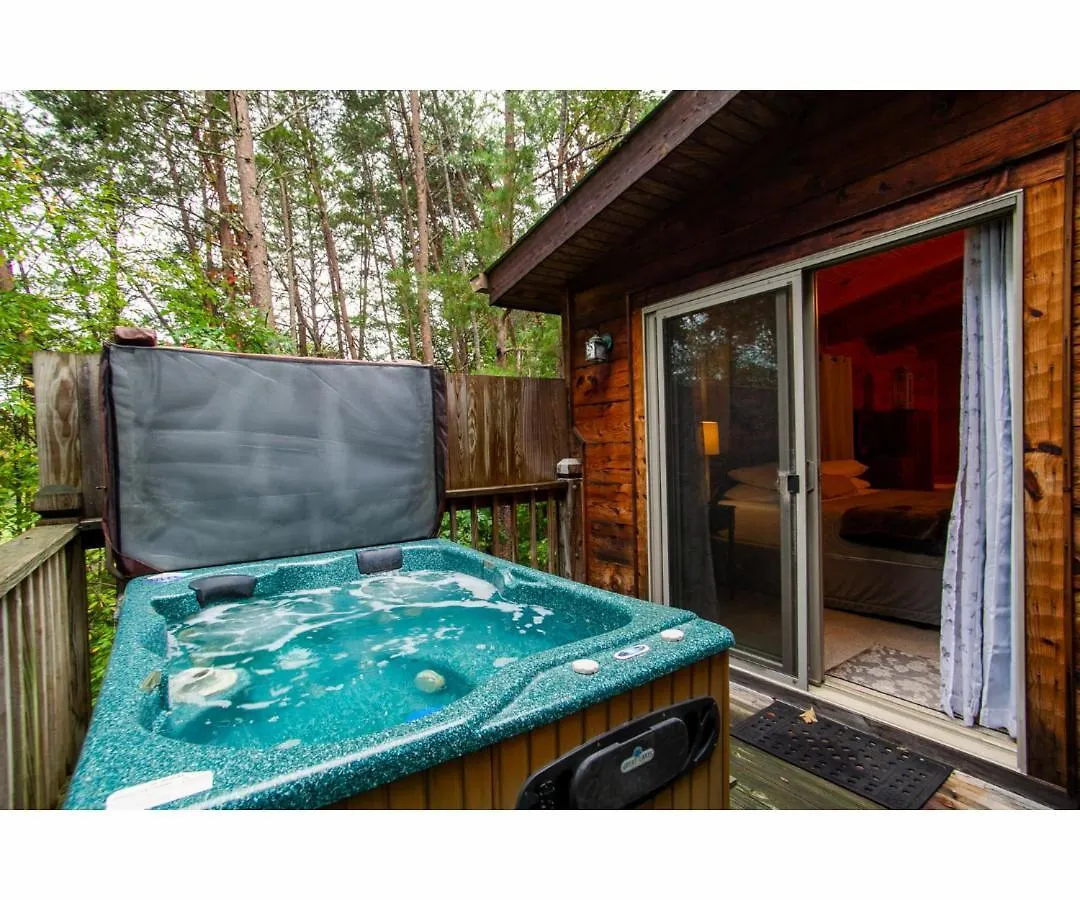 Sweet Dreams With Romantic, Hot Tub And Pool Table Pigeon Forge