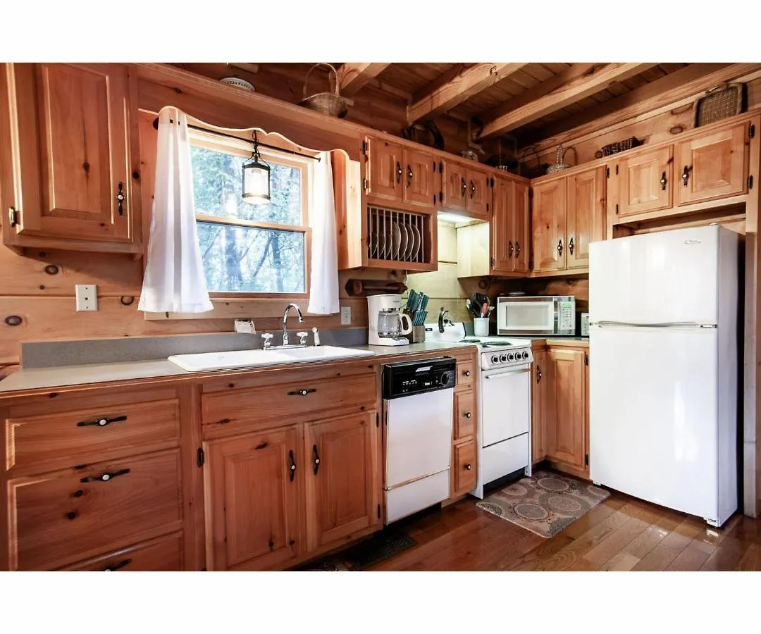 Sweet Dreams With Romantic, Hot Tub And Pool Table * Pigeon Forge