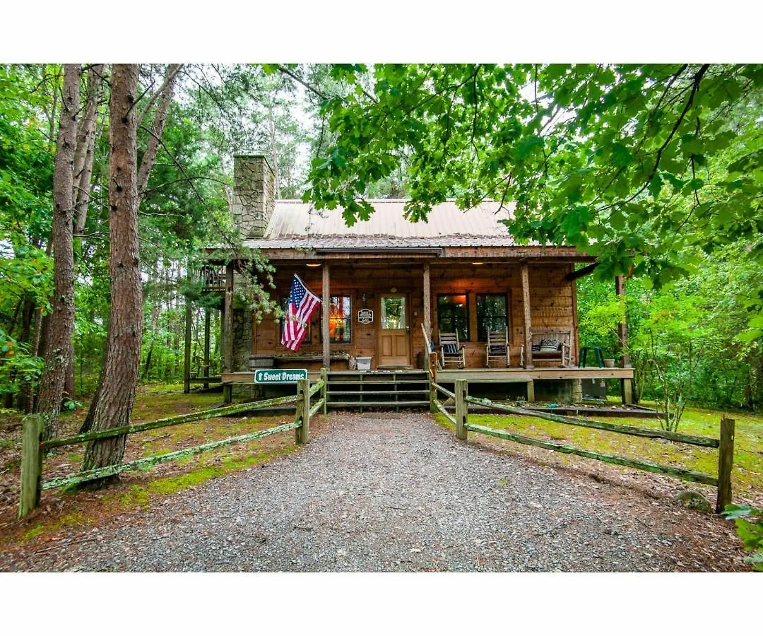 Sweet Dreams With Romantic, Hot Tub And Pool Table * Pigeon Forge