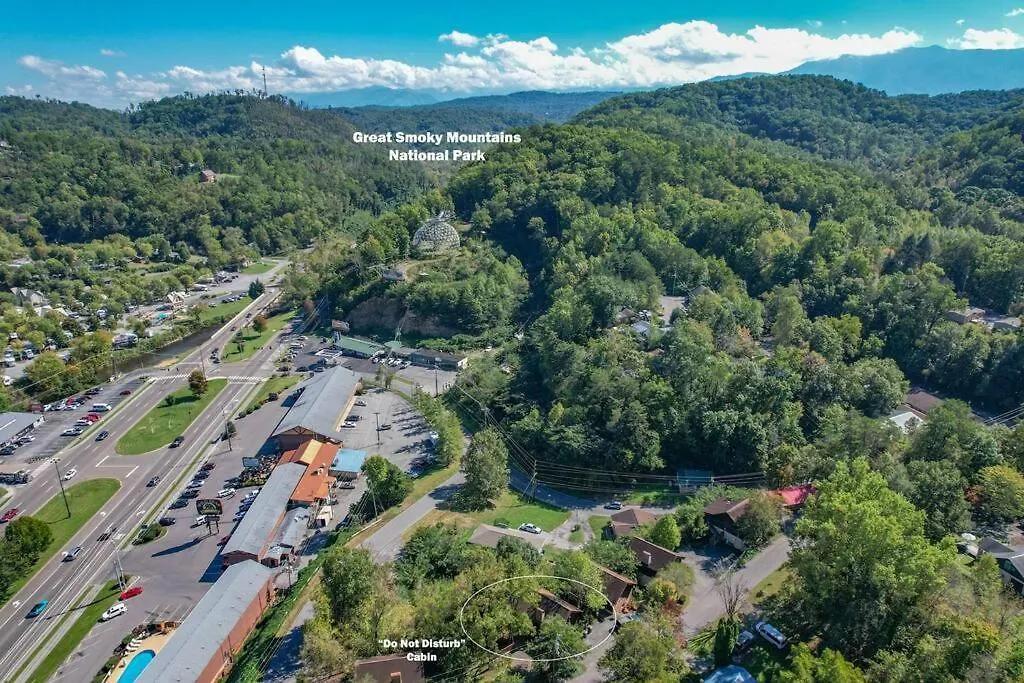 Do Not Disturb - Smoky Mountain Cabin, Hot Tub, Fireplace *