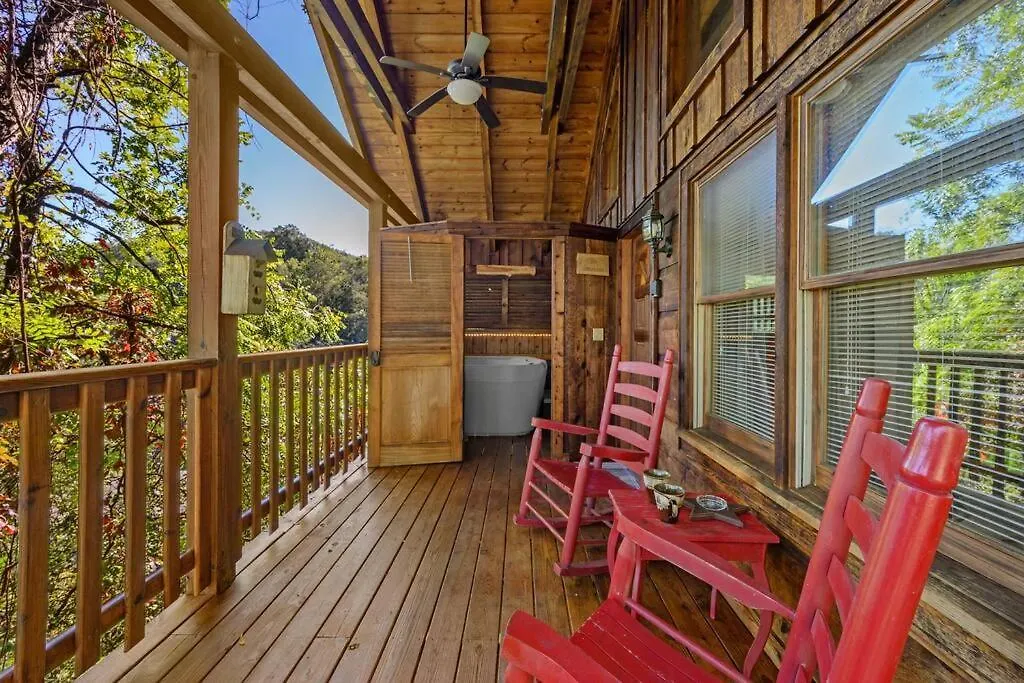 Do Not Disturb - Smoky Mountain Cabin, Hot Tub, Fireplace *