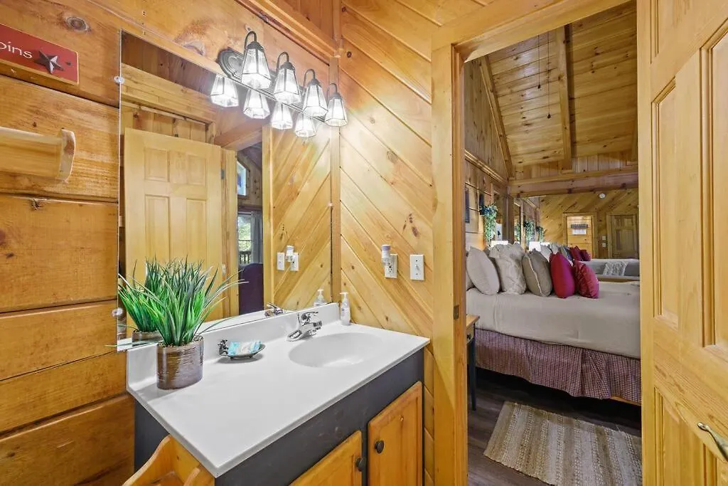 Do Not Disturb - Smoky Mountain Cabin, Hot Tub, Fireplace