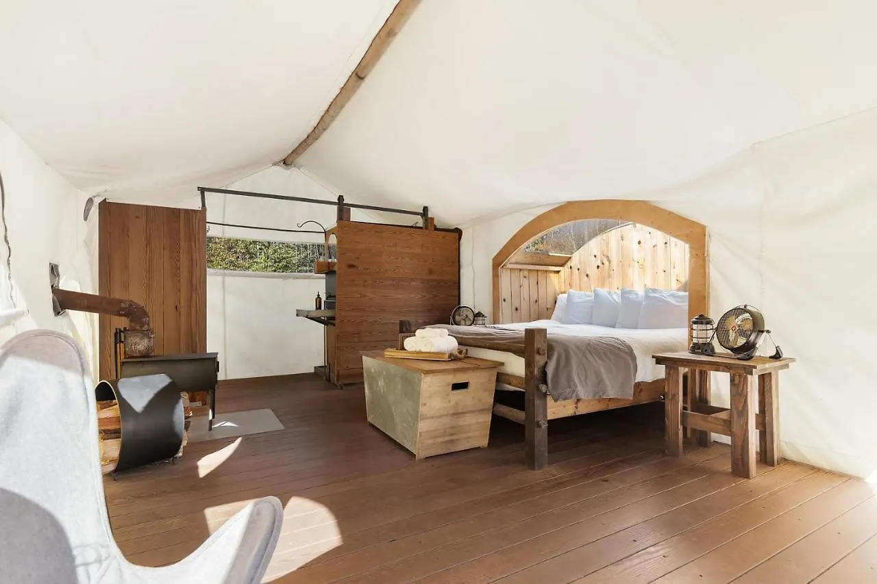 Under Canvas Great Smoky Mountains Роскошный шатер 3*