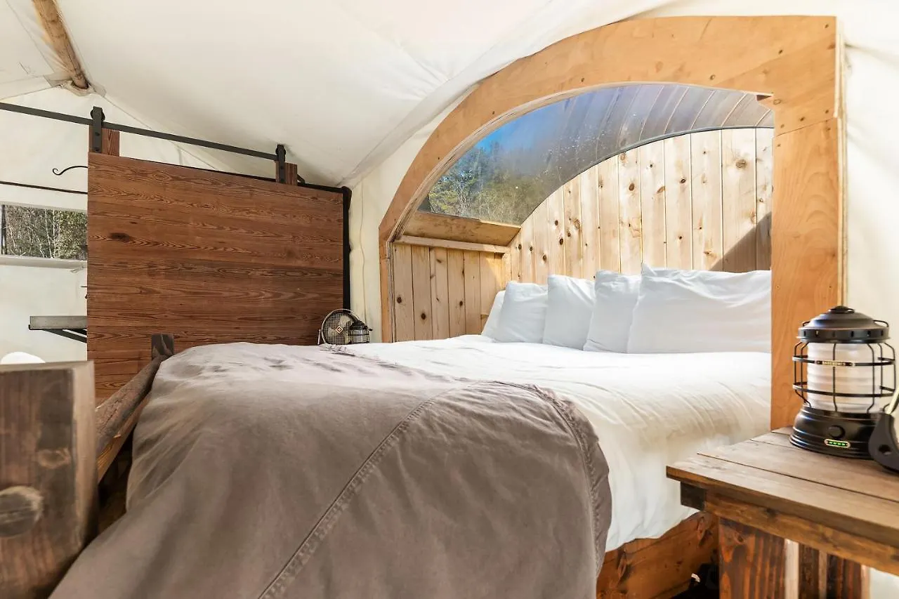 Under Canvas Great Smoky Mountains Роскошный шатер Пиджен-Фордж