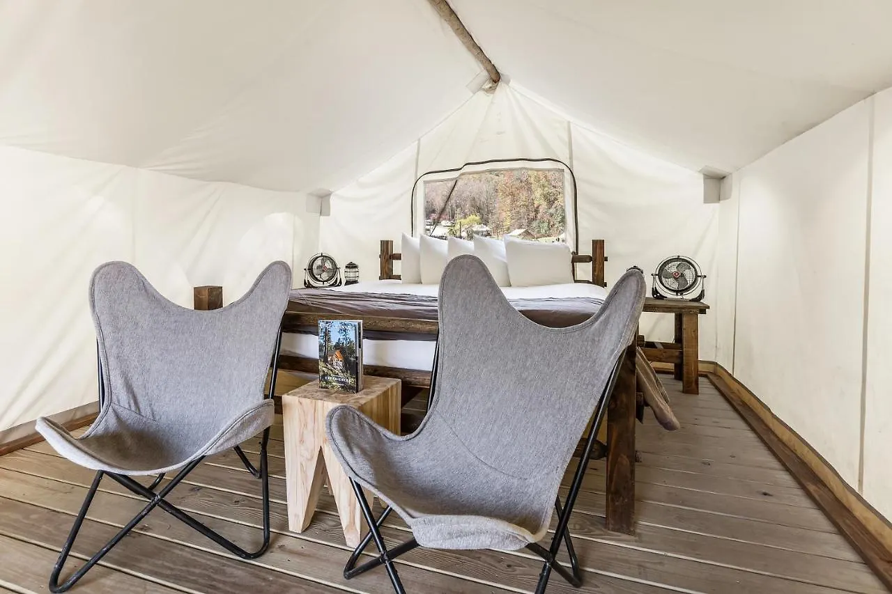 Роскошный шатер Under Canvas Great Smoky Mountains 3*