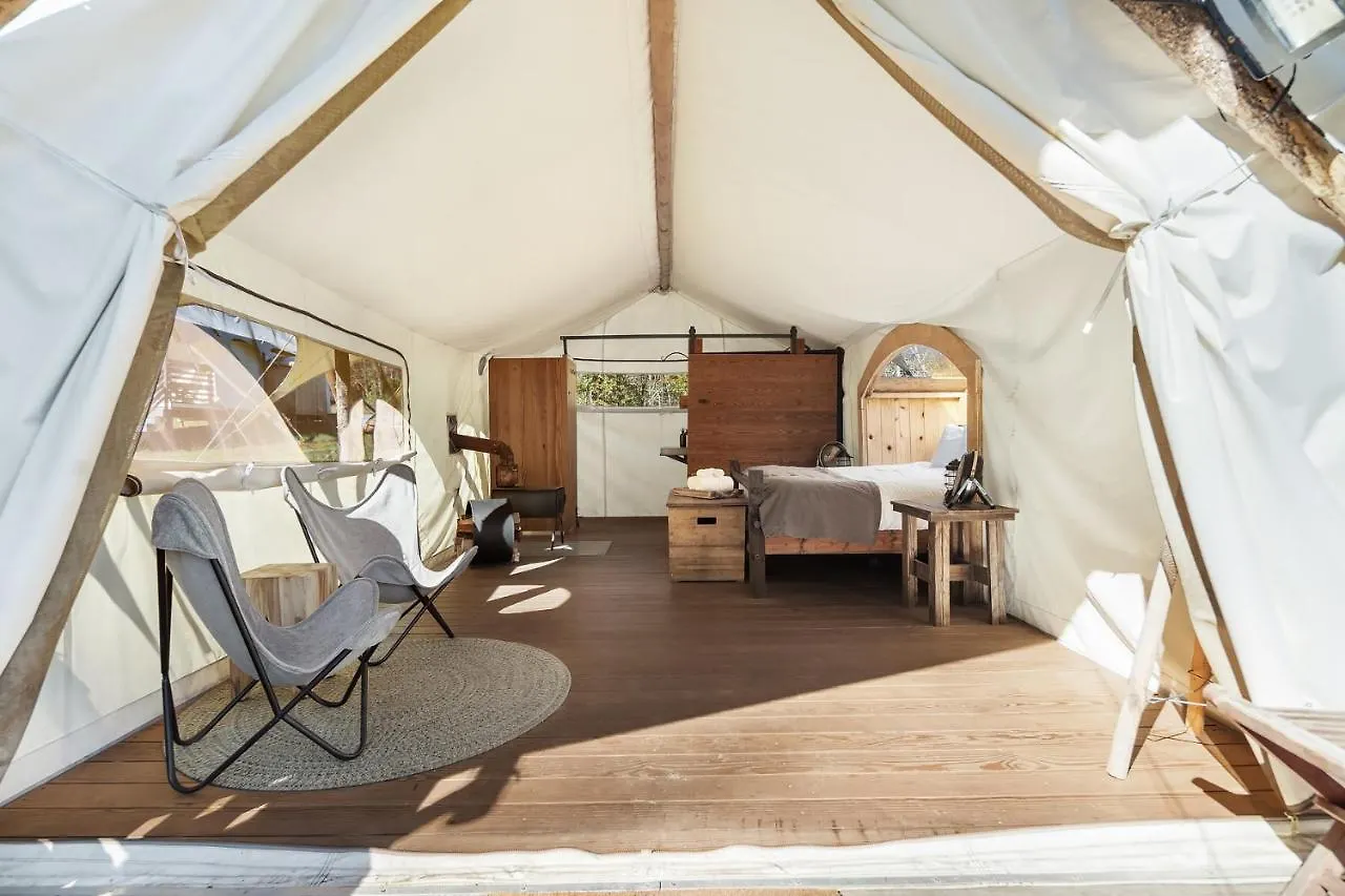 Under Canvas Great Smoky Mountains Роскошный шатер