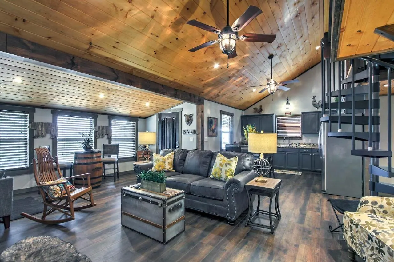 Smoky Mountain Loft Amazing Views, Hot Tub, 1089 Free Tickets Each Paid Day, Dollywood And Pigeon Forge