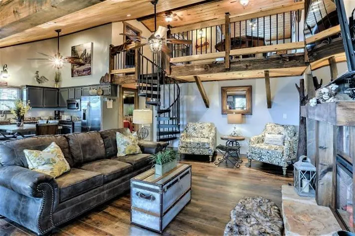Smoky Mountain Loft Amazing Views, Hot Tub, 1089 Free Tickets Each Paid Day, Dollywood And Pigeon Forge