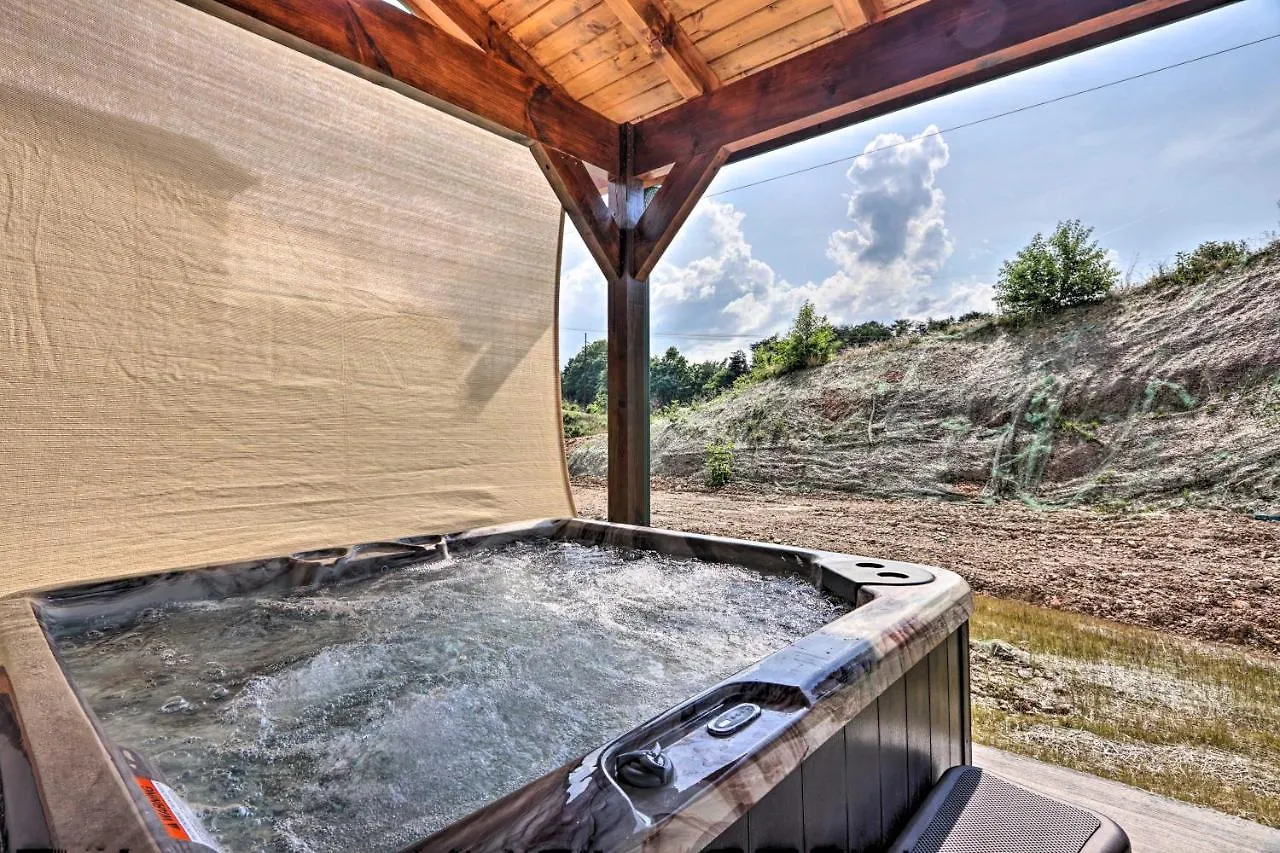 Holiday home Modern Cabin With Hot Tub - 3 Mi To Dollywood