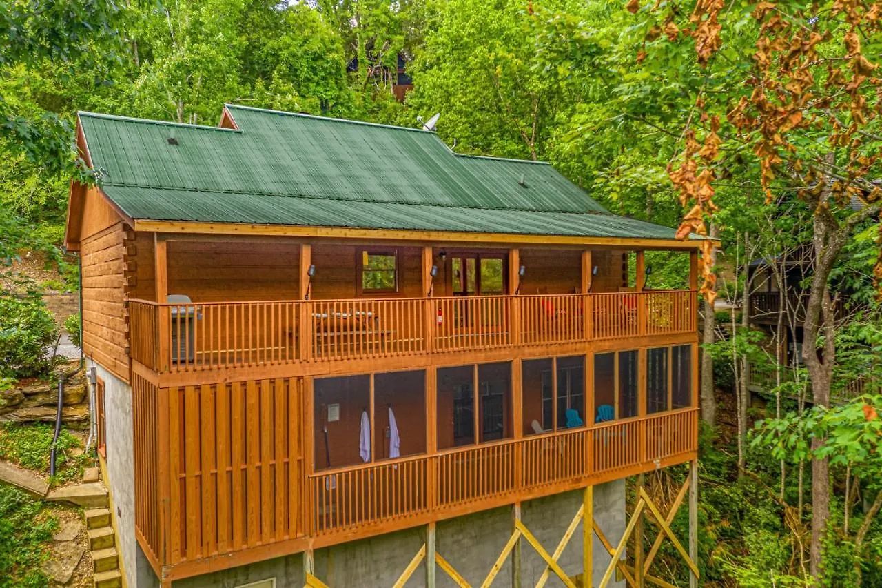 Chalet Firefly Hollow - Smoky Mountains - Soaky Mountain Water Park - Sevierville Convention Center *