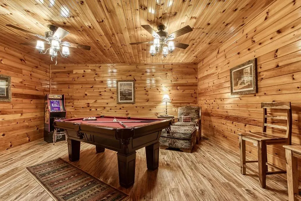 The Nut House, Hot Tub, Game Room, Wifi, 1089 Free Tickets Each Paid Day, Dollywood And More! Holiday home Pigeon Forge