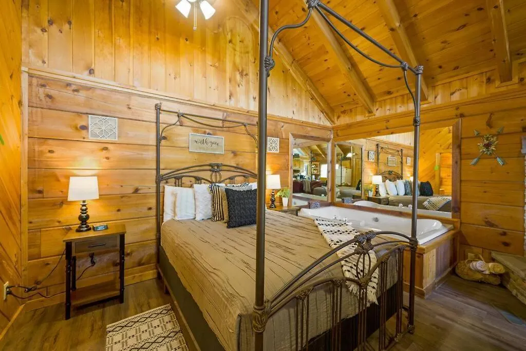 Cozy Log In The Heart Of Pigeon Forge. Hot Tub. Honeymoon! Sleeps 2 Casa vacanze