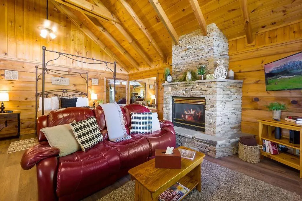 Casa vacanze Cozy Log In The Heart Of Pigeon Forge. Hot Tub. Honeymoon! Sleeps 2 Pigeon Forge